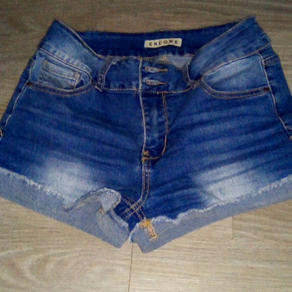 Encore shorts medium rise  sz 9
